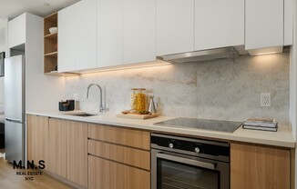 Studio, 1 bath, $3,400, Unit 2J