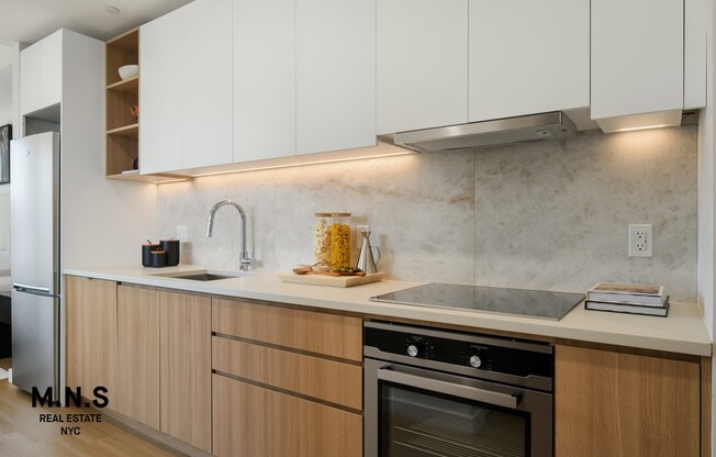 Studio, 1 bath, $3,400, Unit 2J