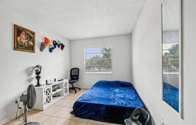 3 beds, 2 baths, 1,300 sqft, $1,800