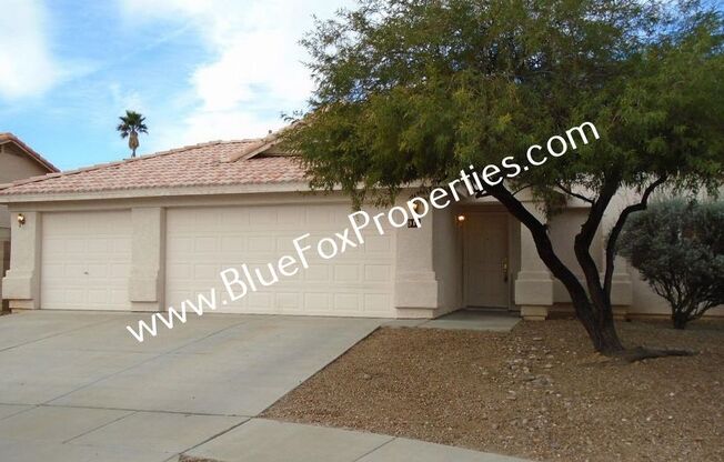 915 N SILVERLEAF OAK PL