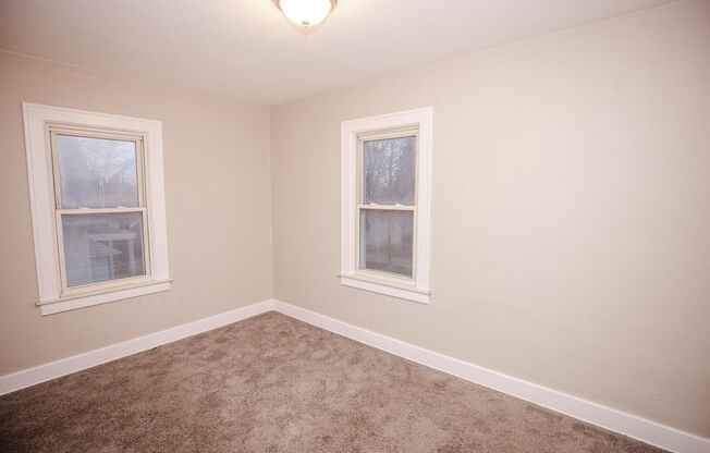 3 beds, 1 bath, $1,100