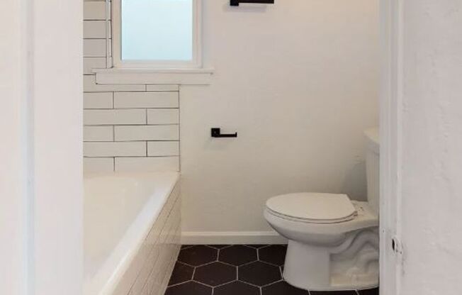 1 bed, 1 bath, 400 sqft, $1,841, Unit 210