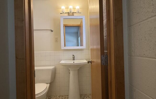 Studio, 1 bath, 500 sqft, $625, Unit 1024 SUNSET #04