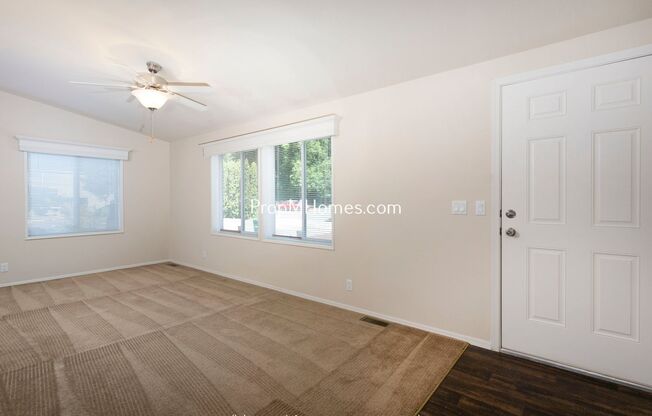 Prime Clackamas Location – 2BR PRICE REDUCTION!