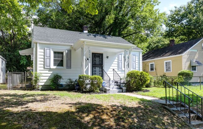 Beautiful 2 Bedroom Bungalow in Manchester Available July 18th!