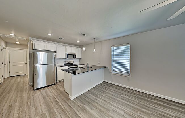 2 Bed 2 Bath with a 1 Car Garage Duplex with upgrades close to Broadway Extension, a short distance from Edmond and easy access to downtown OKC