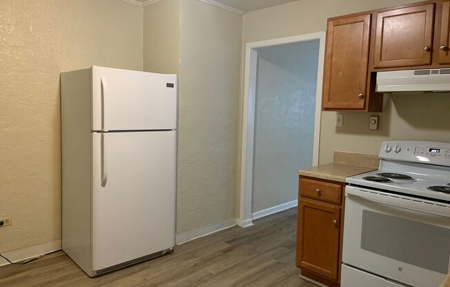 2 beds, 1 bath, $895