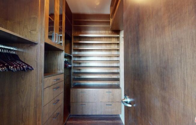 2 beds, 3 baths, 1,660 sqft, $6,000, Unit 1616