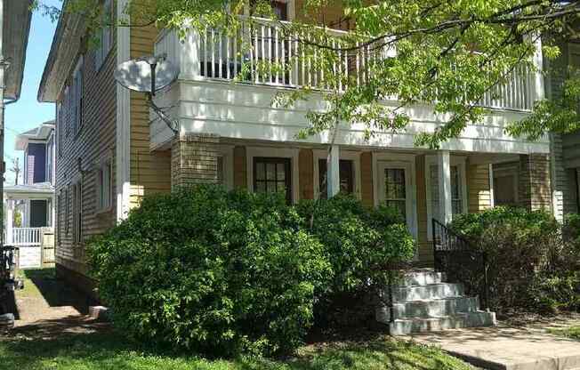 633 W ORMSBY AVE
