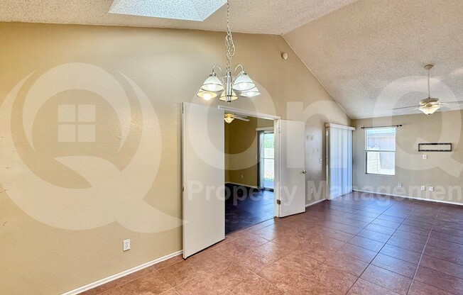 11014 N 81 AVE