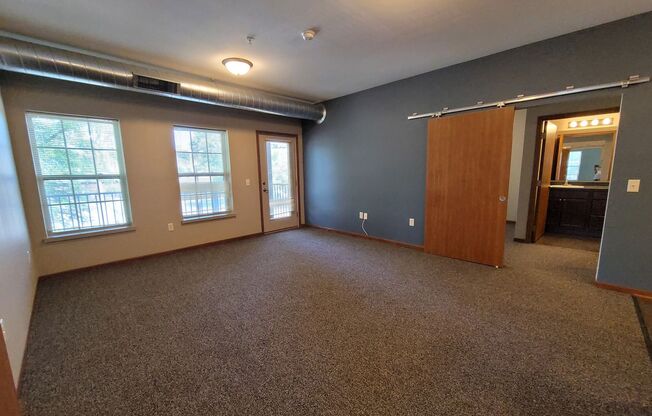 2 beds, 1 bath, $1,050, Unit 109