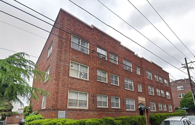 1 bed, 1 bath, 550 sqft, $1,450, Unit 305