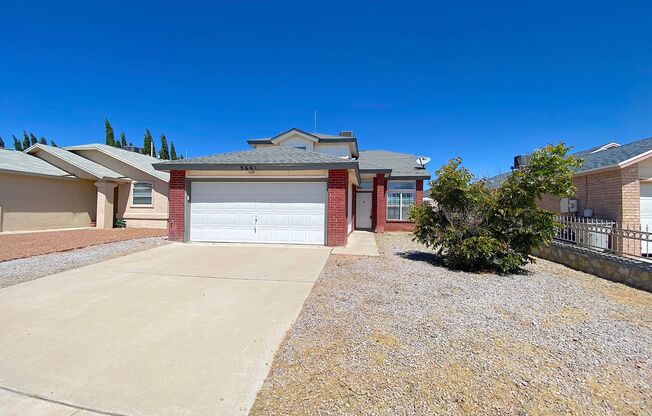 Northeast El Paso 3 bed with Refrig A/C and Loft!