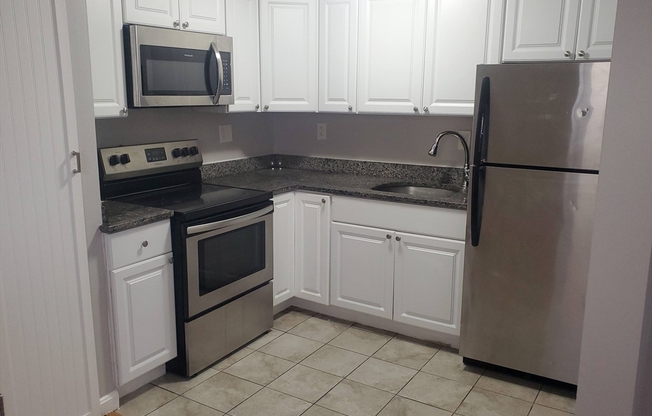 1 bed, 1 bath, 600 sqft, $2,300, Unit F