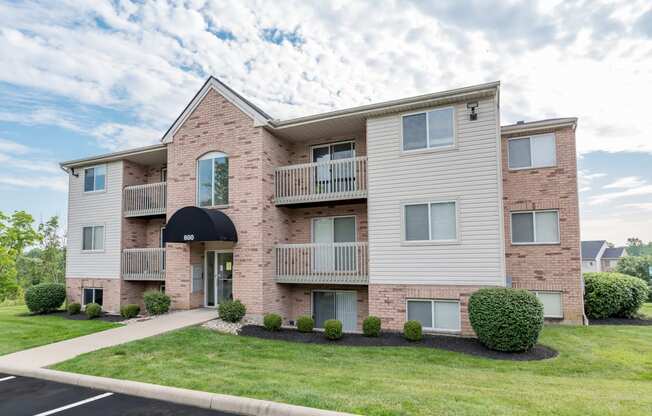 Property Exterior at Deerfield Crossing Apartments, Ohio