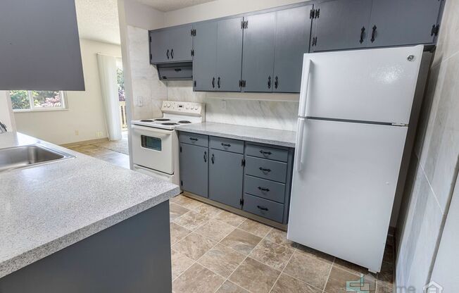 3 beds, 2 baths, 1,470 sqft, $1,995, Unit 110