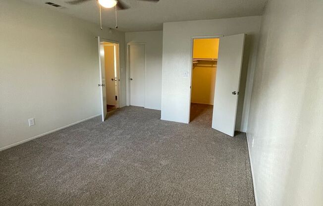 2 beds, 1 bath, 993 sqft, $1,595, Unit 13-18