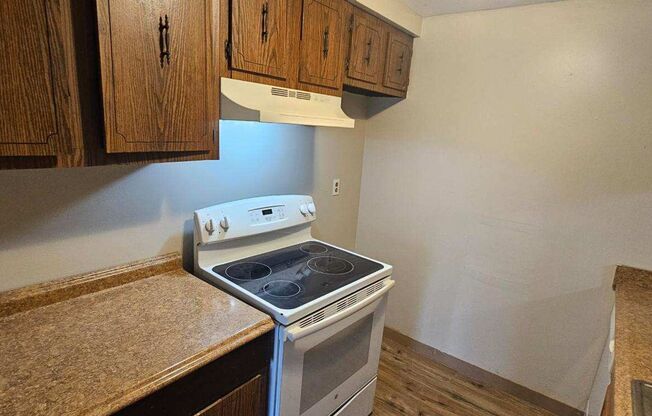 2 beds, 1 bath, $1,200, Unit 204