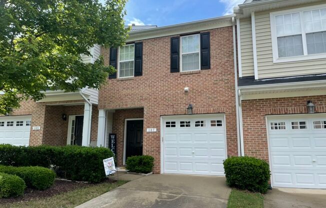 Beautiful 2 bed 2.5 bath brick townhome in Apex