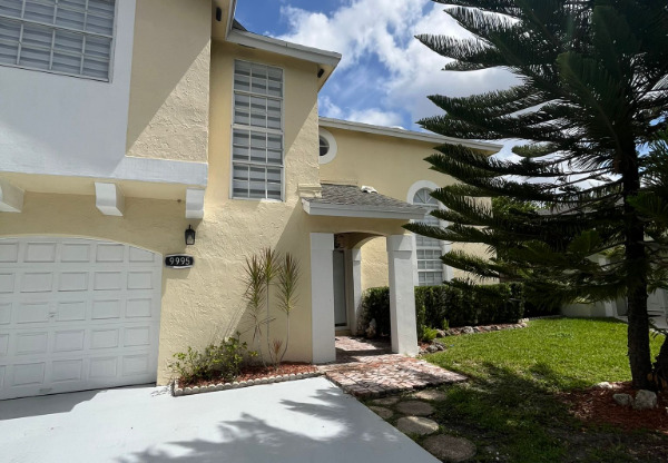 9995 NW 51 TERRACE