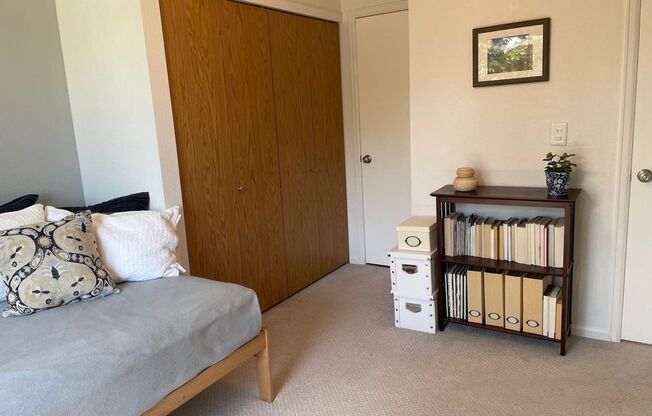 Charming 3b/2.5b Townhome In Louisville