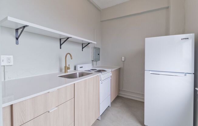 Studio, 1 bath, 420 sqft, $1,075, Unit 410