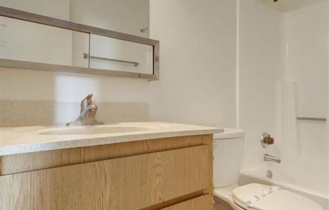 2 beds, 2 baths, 984 sqft, $1,500, Unit 207