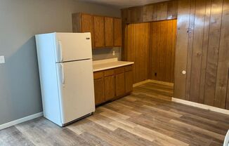 3 beds, 1 bath, 2,000 sqft, $895, Unit #100