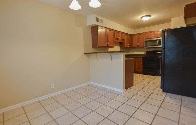 3 beds, 2.5 baths, $1,200, Unit B