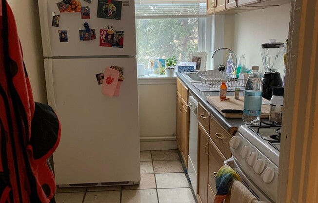 2 beds, 1 bath, 600 sqft, $2,600, Unit 4