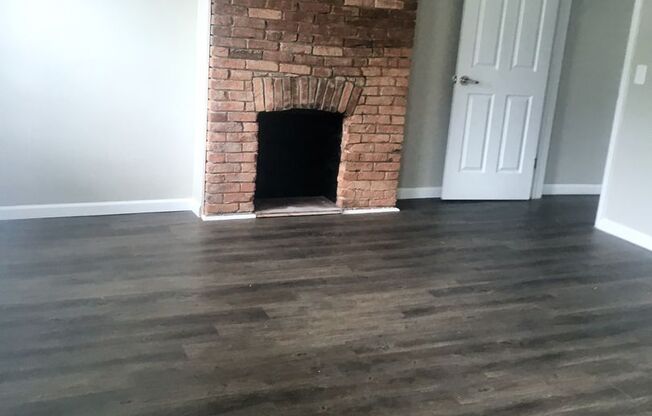 *** Beautiful & Updated Apartment in Mt. Washington * 1 Block to Grandview Ave * Pet Friendly * Available Now ***