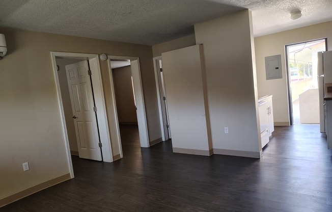 550 S JOHN YOUNG PKWY