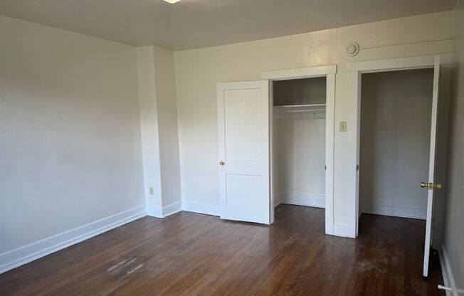 3 beds, 1 bath, $2,100, Unit 30