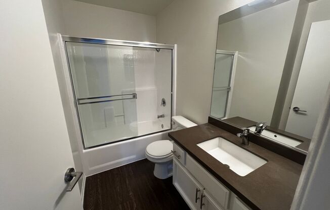 2 beds, 2 baths, 900 sqft, $2,645, Unit 202