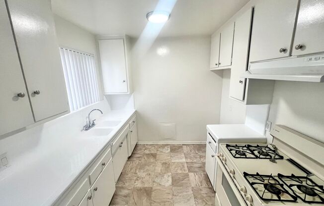 2 beds, 1 bath, $2,295