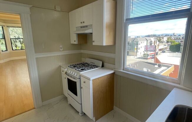 052 (2729 Lombard)
