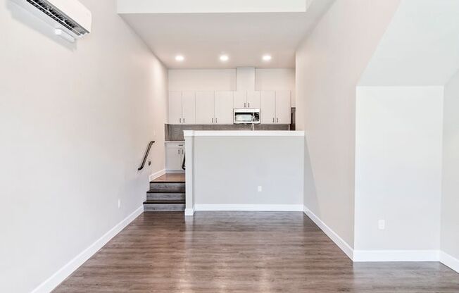 1 bed, 1 bath, 453 sqft, $2,450, Unit 422 SIM