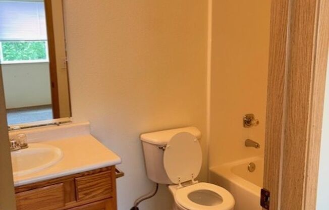 2 beds, 2 baths, 945 sqft, $1,675, Unit 24-401