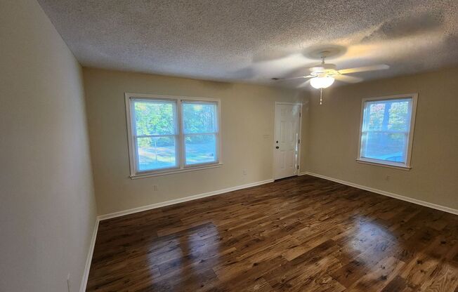 2 beds, 1 bath, $1,195