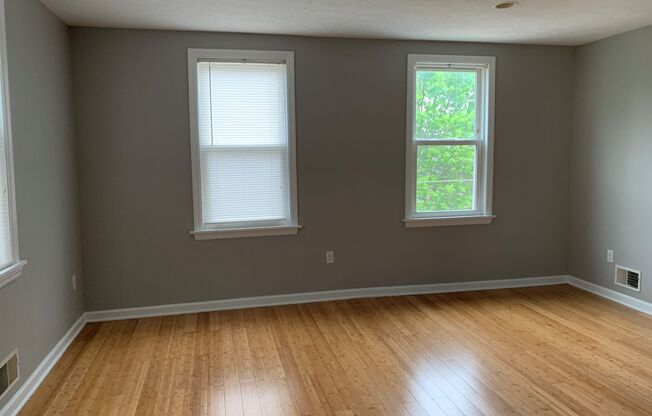 2 Bedroom House in Southside Slopes with Off Street Parking Spot