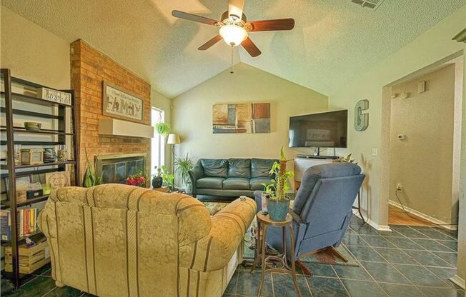 Gorgeous 3 bed/2 bath home in MWC!!