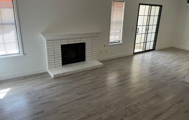 Experience easy living in this bright and open condo!