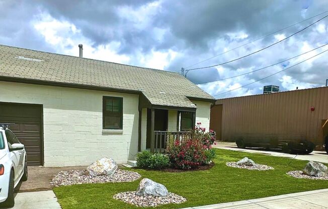 Cozy 1 Bd 1 Bath Remodeled Duplex