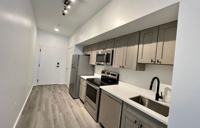 1 bed, 1 bath, 545 sqft, $1,925, Unit 611