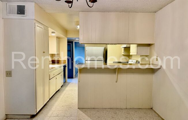 La Jolla/UTC, Playmor Terrace West, 3847 Camino Lindo- Near UCSD! Don't miss out on a chance to make this your home!