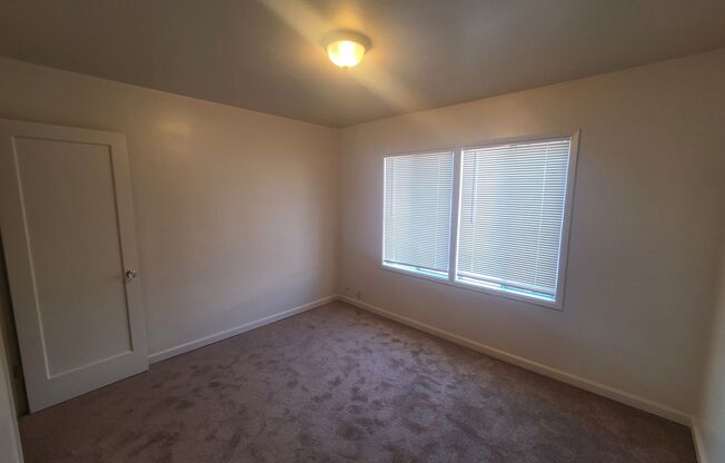 2 beds, 1 bath, $2,000, Unit 398