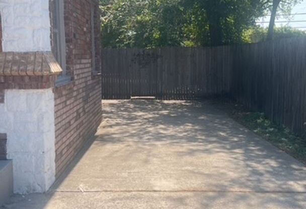 804 Austin St Arlington,76012