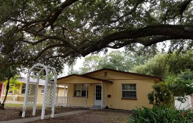 Centrally located home in St Pete - Move In Ready