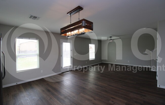 1041 W PRIOR AVE