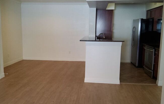 2 beds, 2 baths, $1,795, Unit 320